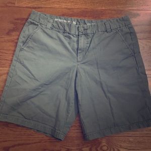 GAP Boyfriend Roll Up Khaki Shorts sz 6